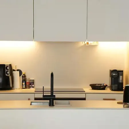 Modern In Almada By Cozzy Homes Appartement Oporto